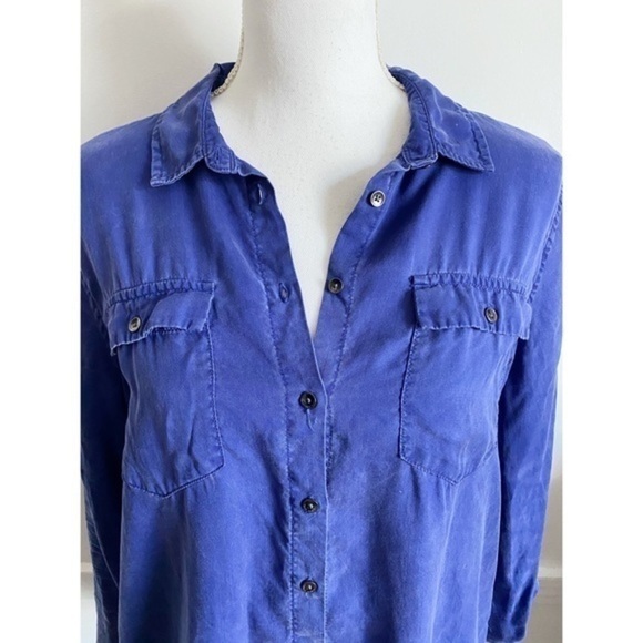 Calvin Klein • Faded Blue Button Down Shirt - Picture 2 of 4